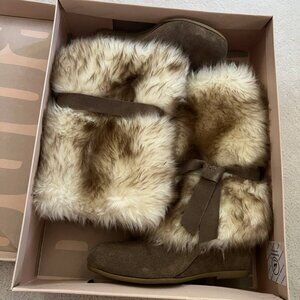 BCBG Freesia Stone Cream Suede Fur Multi Women's US Size 8 Wedge Boots